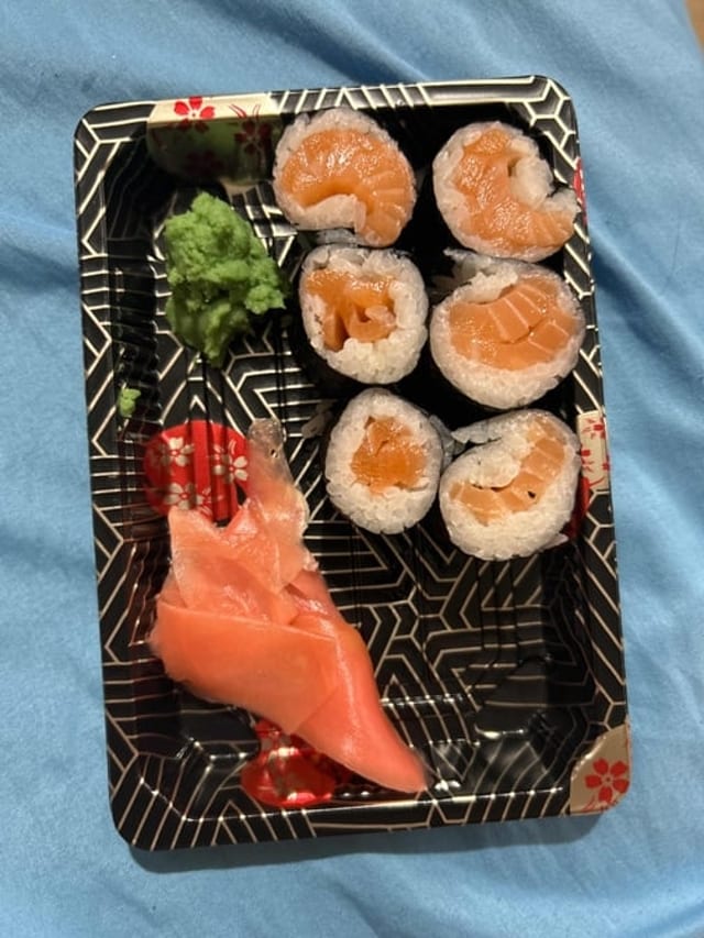Salmon Roll.
